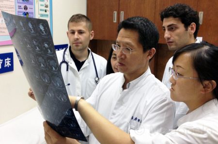 Lehrvisite für internationale Praktisches Jahr (PJ) und Famulatur Medizinstudenten am Shanghai East Hospital, China